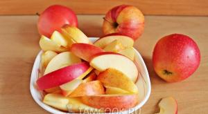 Mempersiapkan jus apel di rumah untuk musim dingin