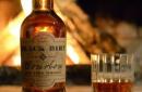 Co se podává s whisky ke svačině v různých zemích